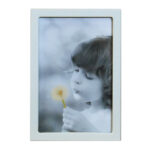 מסגרת מתכת לבנה